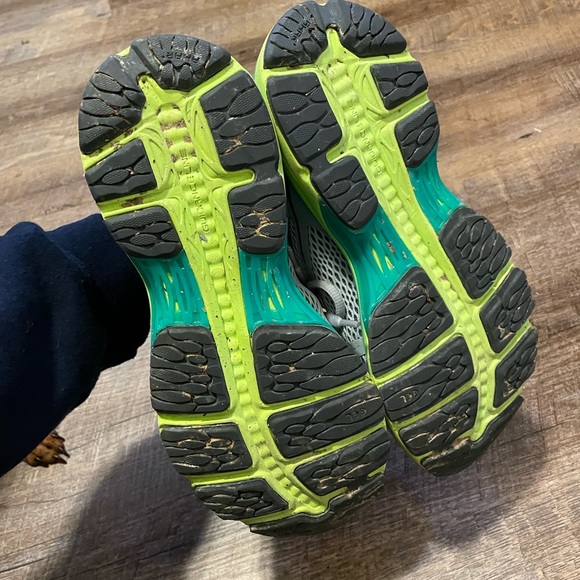 Women’s size 7.5 ASICS shoe - Picture 3 of 4